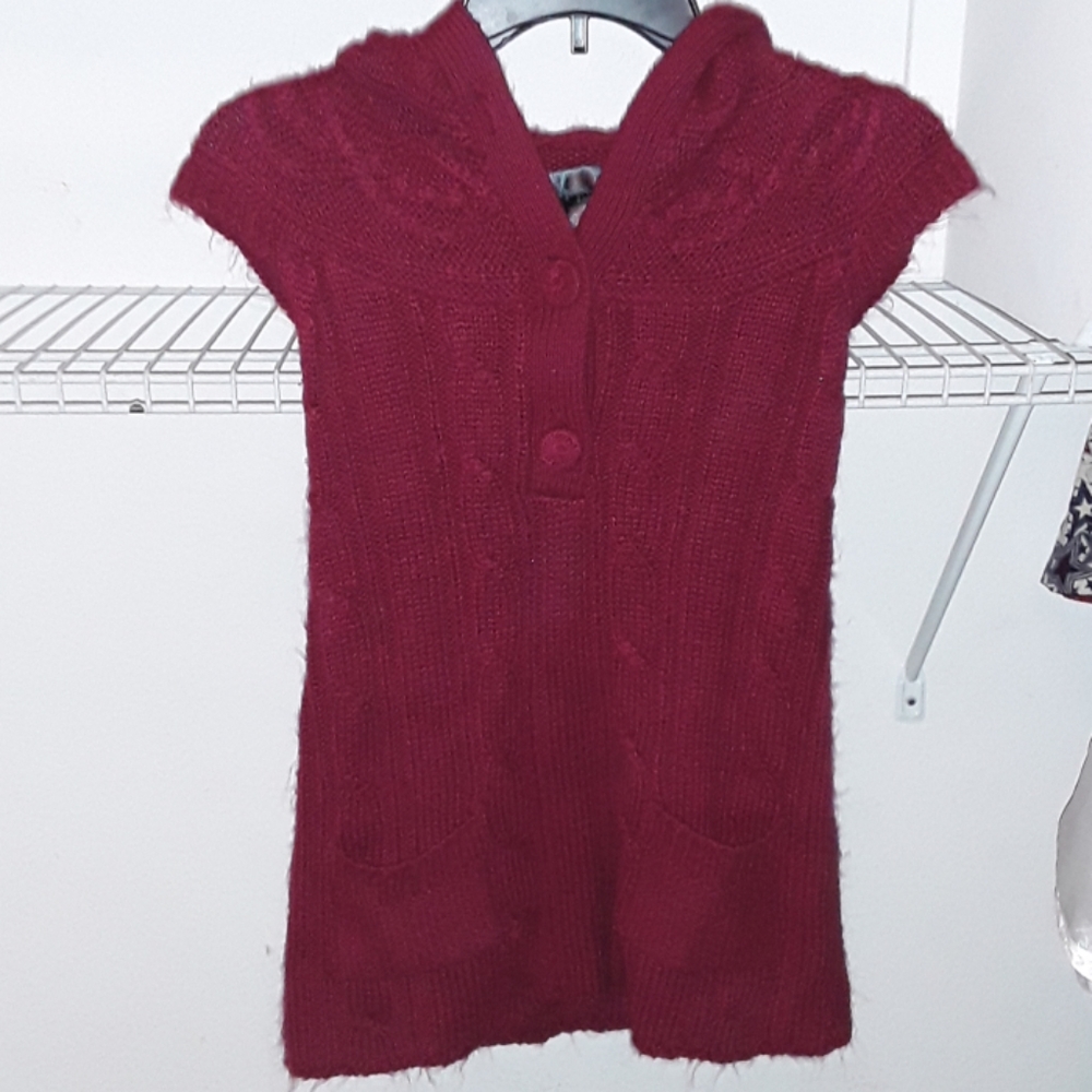 Pullover sweater vest